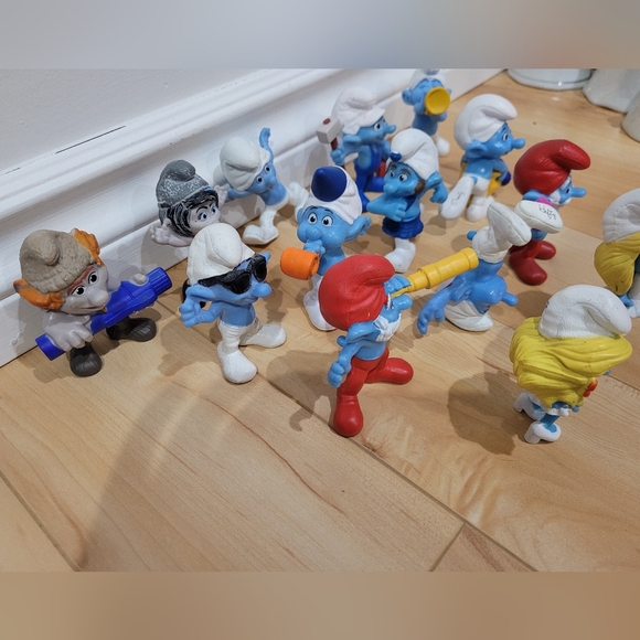 19 McDonalds Smurf Characters - Picture 2 of 3